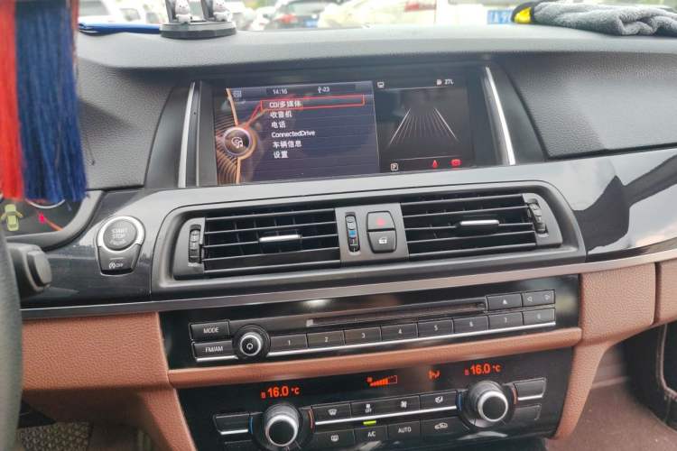 Used BMW 5 Series 2013 520Li Elegant Edition Audio And AC Panel