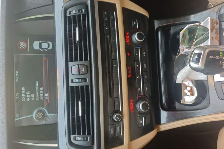 Used BMW 5 Series 2013 525Li Leading Model Audio And AC Panel