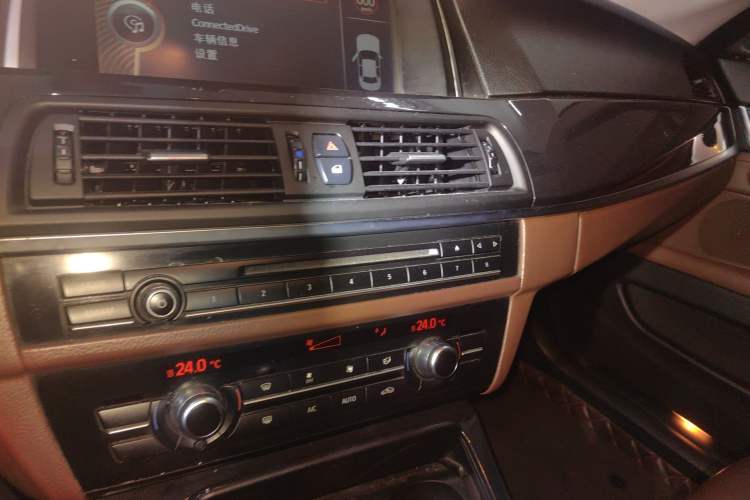 Used BMW 5 Series 2013 520Li Elegant Edition Audio And AC Panel