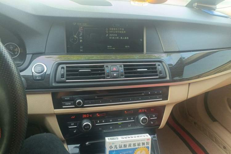 Used BMW 5 Series 2013 535Li Leading Model Audio And AC Panel