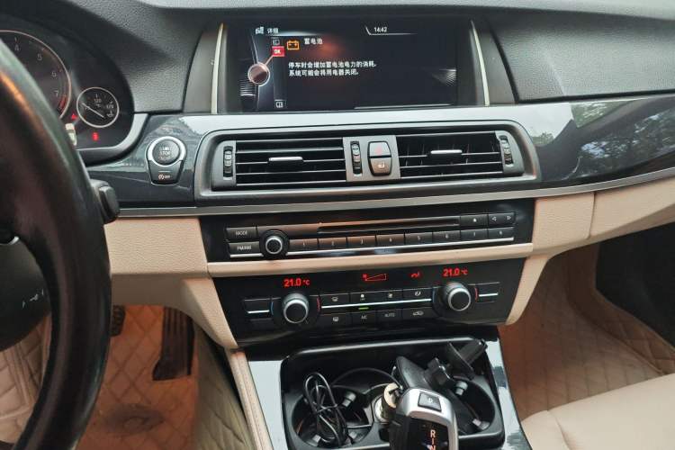Used BMW 5 Series 2013 520Li Elegant Edition Audio And AC Panel