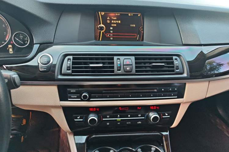 Used BMW 5 Series 2013 525Li Leading Model Audio And AC Panel