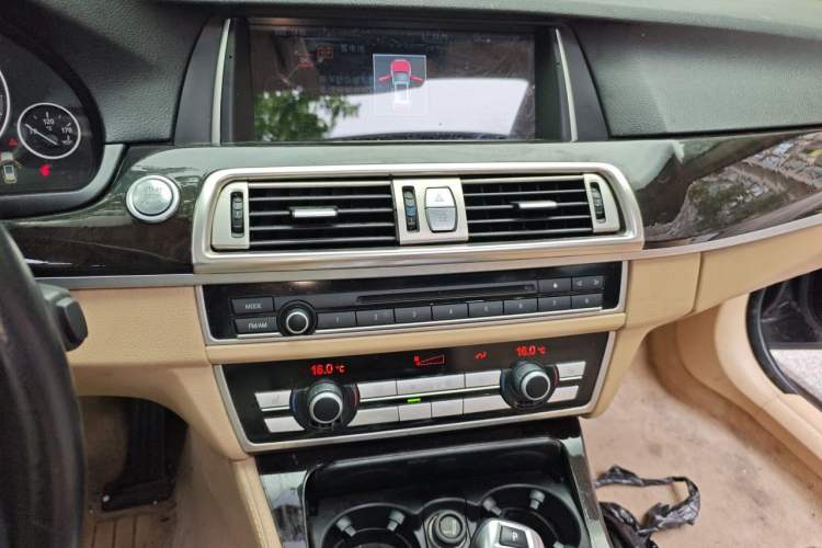 Used BMW 5 Series 2013 530i Luxury Touring Edition Audio And AC Panel