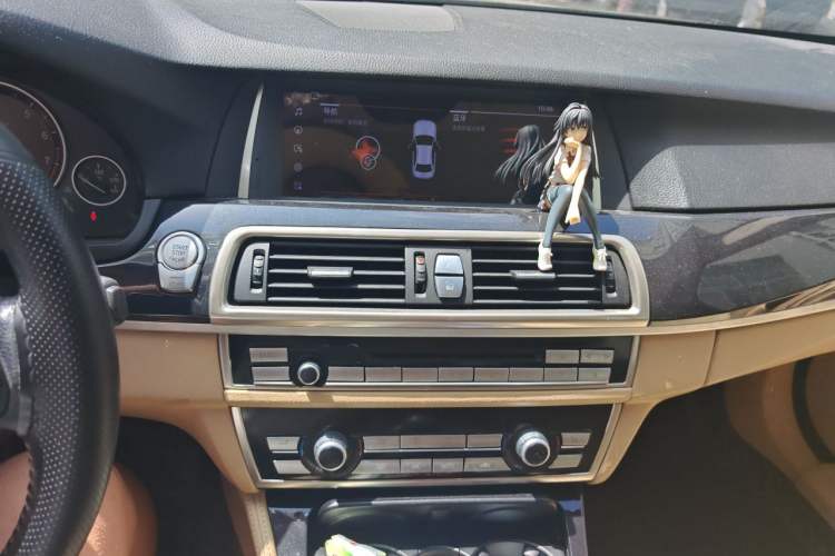 Used BMW 5 Series 2013 520Li Elegant Edition Audio And AC Panel