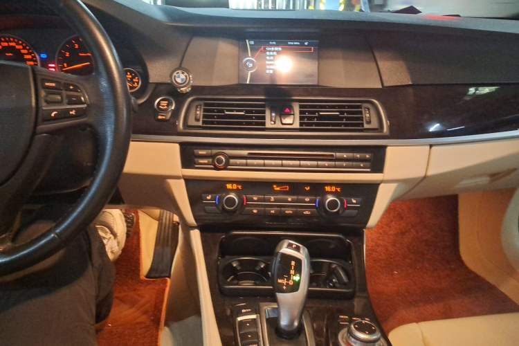 Used BMW 5 Series 2013 525Li Leading Model Audio And AC Panel