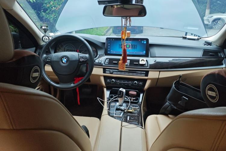 Used BMW 5 Series 2013 525Li Luxury Model Center Console