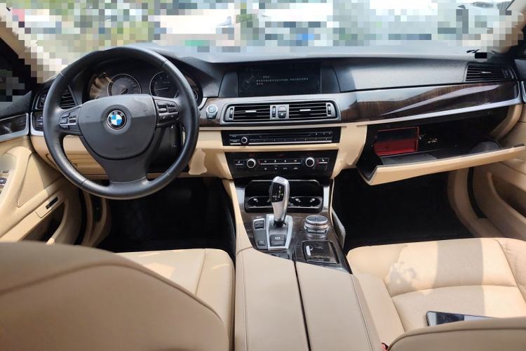 Used BMW 5 Series 2013 525Li Luxury Model Center Console