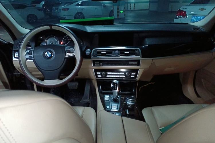 Used BMW 5 Series 2013 525Li Luxury Model Center Console