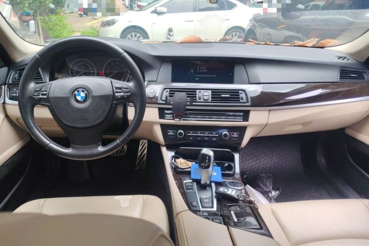 Used BMW 5 Series 2013 525Li Luxury Model Center Console