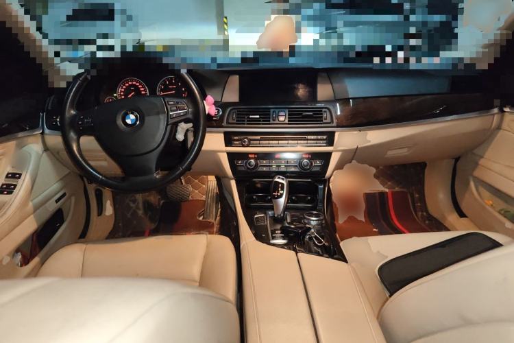 Used BMW 5 Series 2013 525Li Luxury Model Center Console