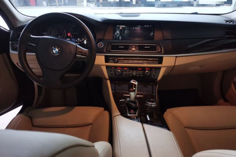 Used BMW 5 Series 2013 530Li Luxury Model Center Console