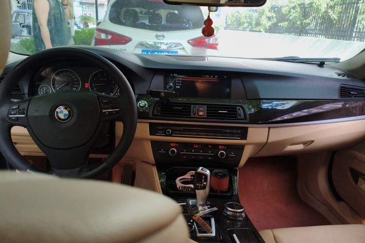 Used BMW 5 Series 2013 525Li Leading Model Center Console