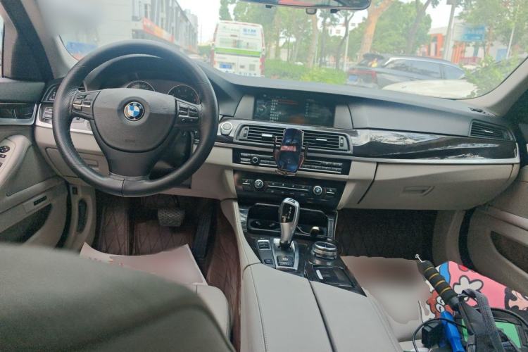 Used BMW 5 Series 2013 525Li Luxury Model Center Console