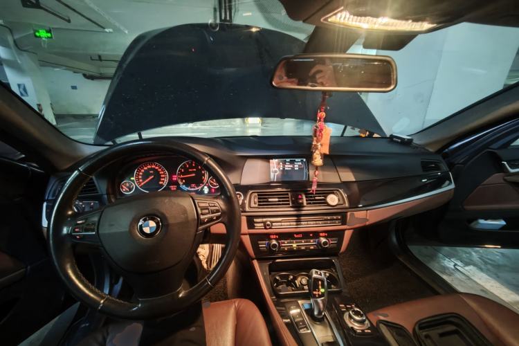 Used BMW 5 Series 2013 520i Elegant Edition Center Console