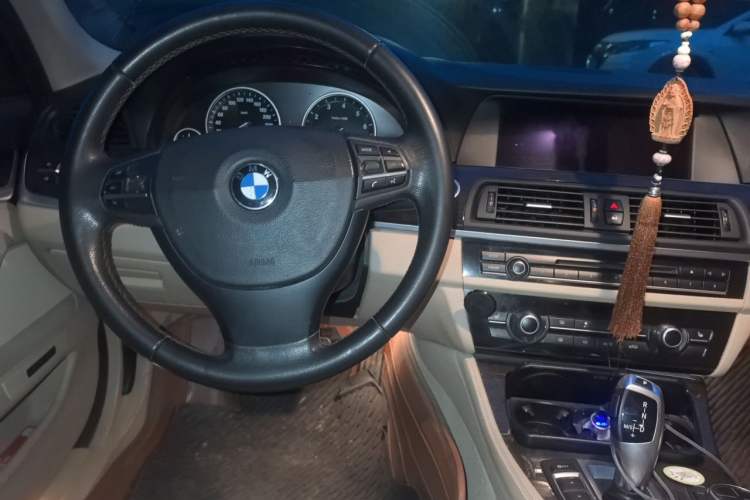Used BMW 5 Series 2013 530Li Luxury Model Center Console
