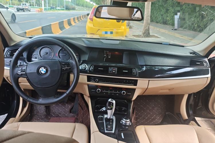 Used BMW 5 Series 2013 520i Elegant Edition Center Console