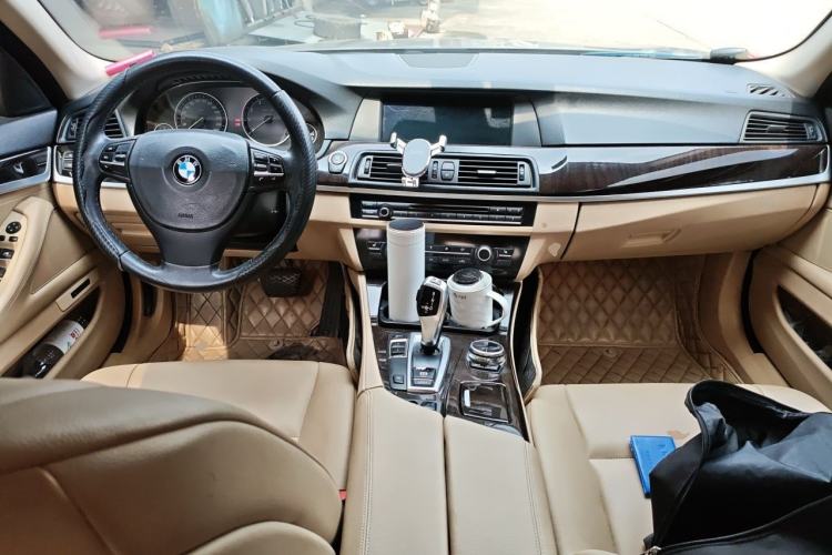 Used BMW 5 Series 2013 525Li Luxury Model Center Console