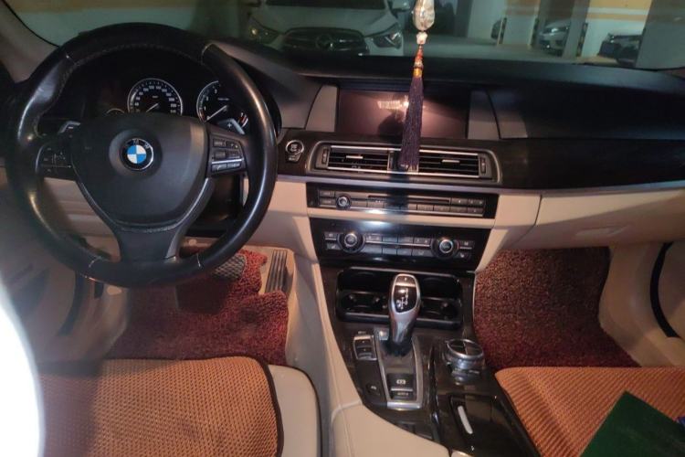 Used BMW 5 Series 2013 535Li Luxury Model Center Console
