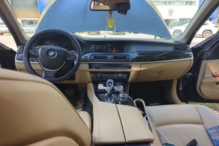 Used BMW 5 Series 2013 535Li Leading Model Center Console