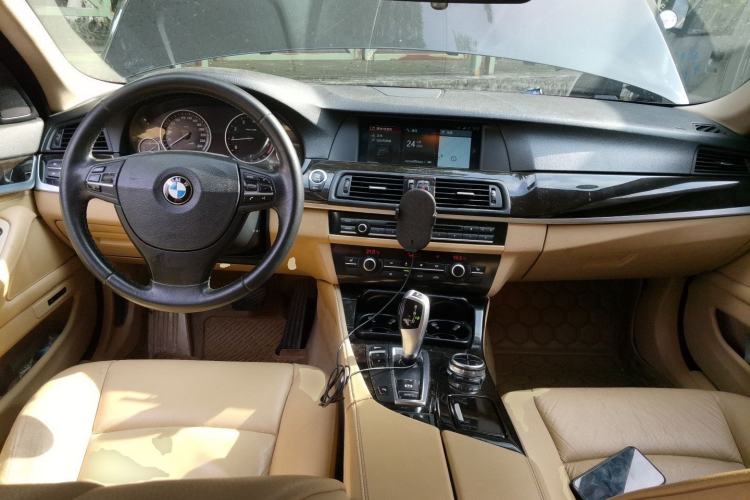 Used BMW 5 Series 2013 525Li Luxury Model Center Console