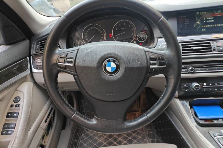 Used BMW 5 Series 2013 530Li Luxury Model Center Console
