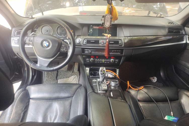 Used BMW 5 Series 2013 535Li Luxury Model Center Console