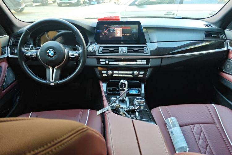Used BMW 5 Series 2013 525Li Luxury Model Center Console