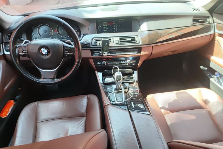 Used BMW 5 Series 2013 535i Sport Edition Center Console