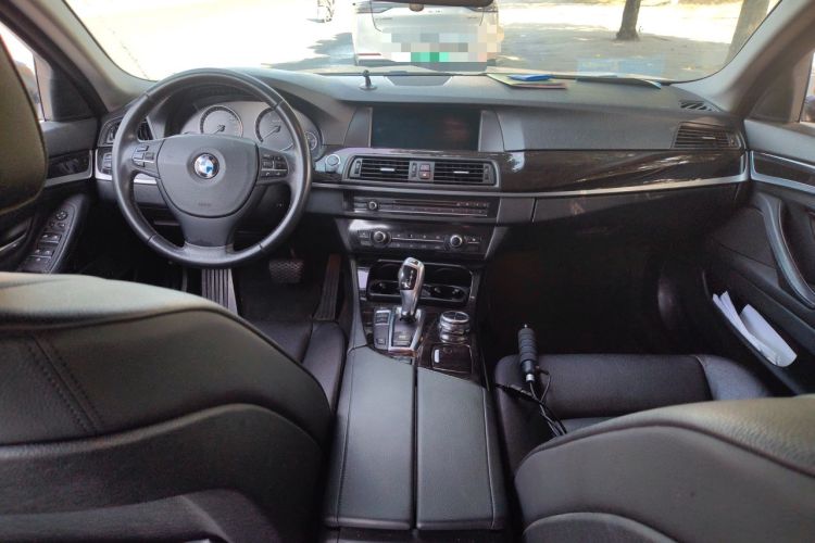 Used BMW 5 Series 2013 525Li Luxury Model Center Console