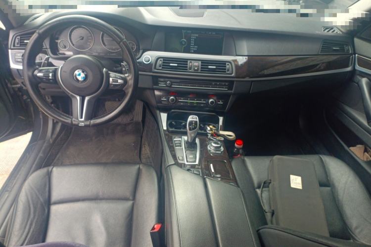 Used BMW 5 Series 2013 530i Luxury Touring Edition Center Console