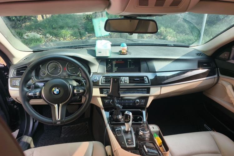 Used BMW 5 Series 2013 525Li Luxury Model Center Console