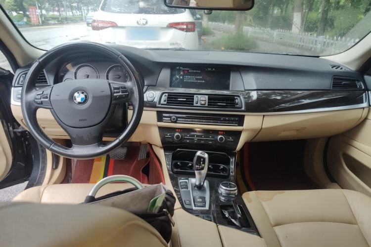 Used BMW 5 Series 2013 525Li Luxury Model Center Console