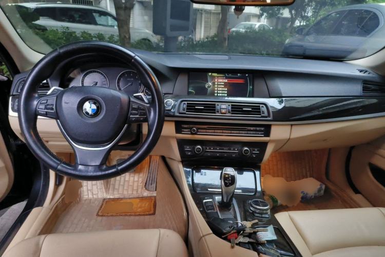 Used BMW 5 Series 2013 535Li Leading Model Center Console