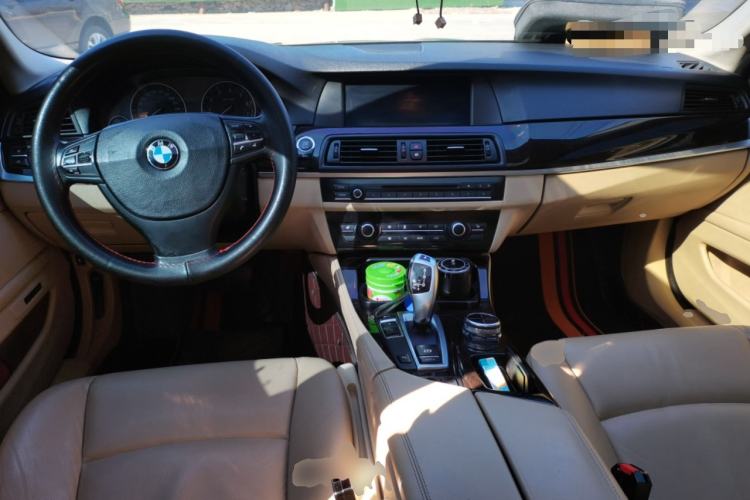 Used BMW 5 Series 2013 525Li Luxury Model Center Console