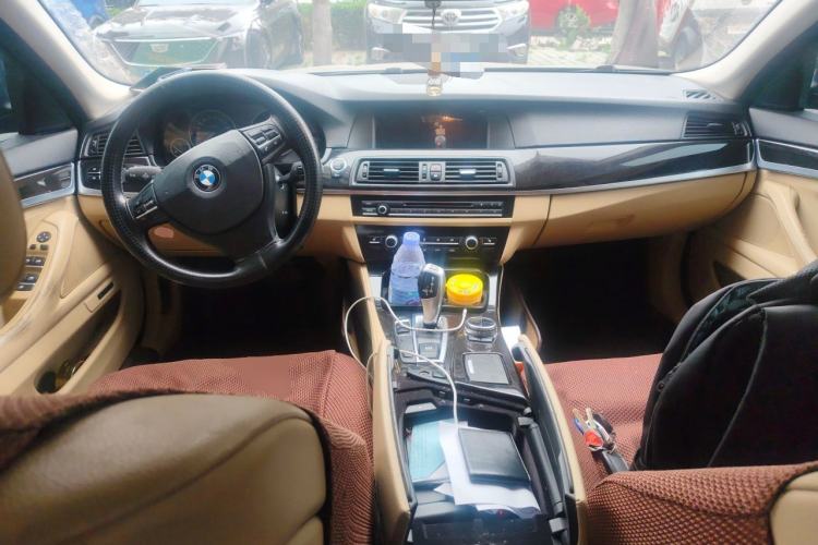 Used BMW 5 Series 2013 525Li Luxury Model Center Console