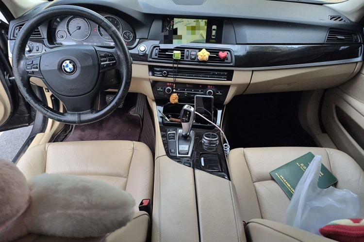 Used BMW 5 Series 2013 525Li Luxury Model Center Console