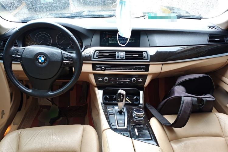 Used BMW 5 Series 2013 525Li Luxury Model Center Console