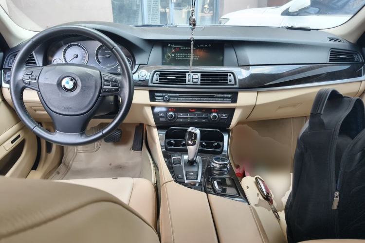 Used BMW 5 Series 2013 525Li Luxury Model Center Console