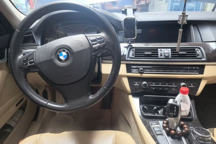 Used BMW 5 Series 2013 525Li Luxury Model Center Console
