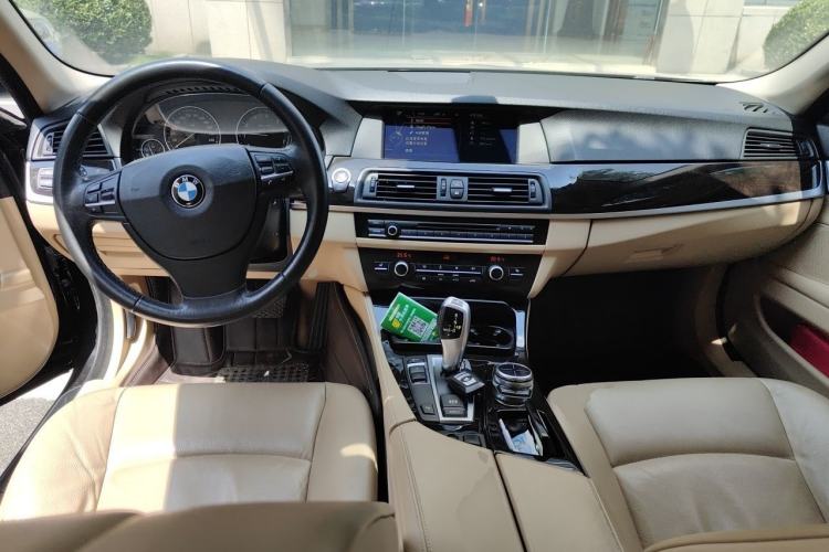 Used BMW 5 Series 2013 525Li Luxury Model Center Console