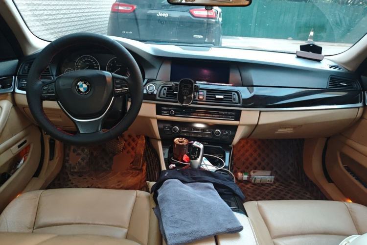 Used BMW 5 Series 2013 525Li Luxury Model Center Console