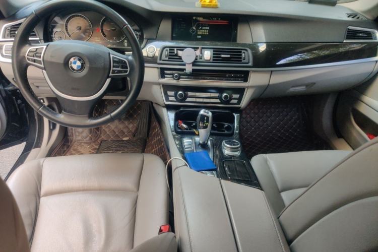 Used BMW 5 Series 2013 525Li Luxury Model Center Console