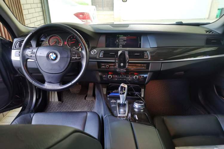 Used BMW 5 Series 2013 530Li Leading Model Center Console