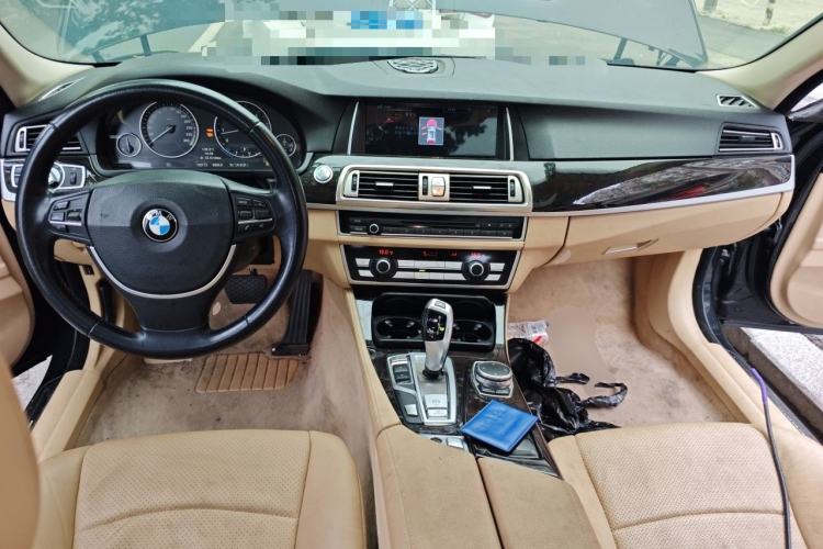Used BMW 5 Series 2013 530i Luxury Touring Edition Center Console