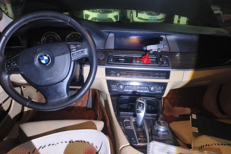 Used BMW 5 Series 2013 530Li Luxury Model Center Console