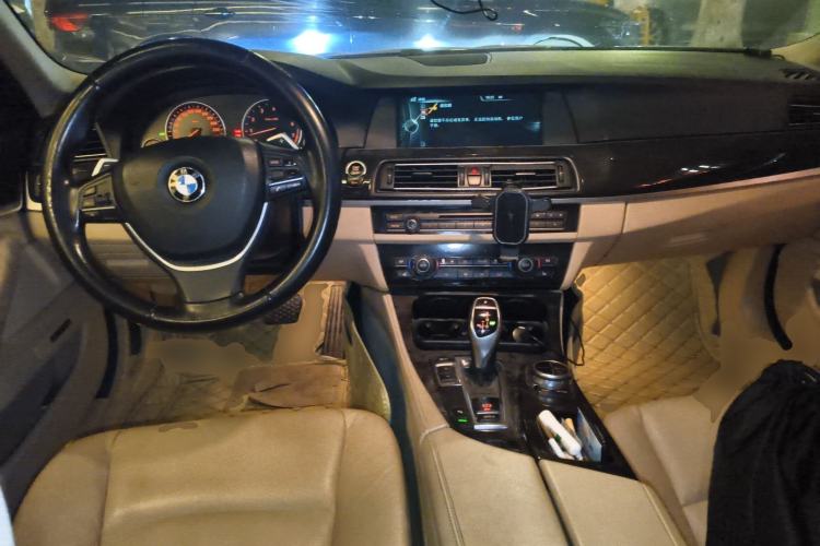 Used BMW 5 Series 2013 535Li Leading Model Center Console
