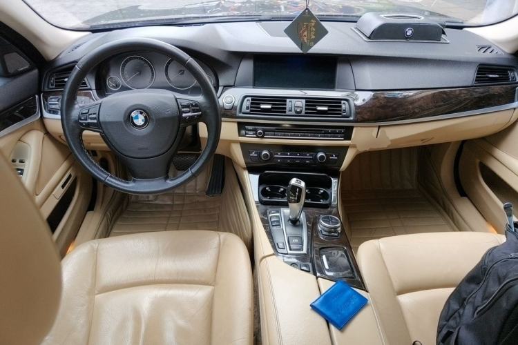 Used BMW 5 Series 2013 525Li Luxury Model Center Console