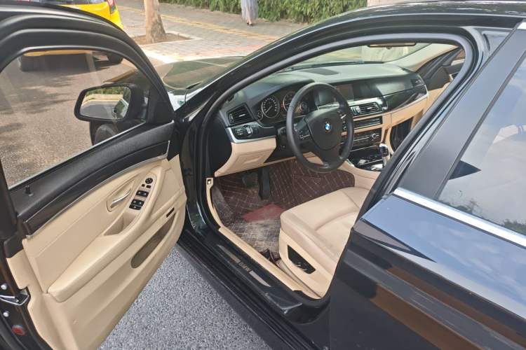 Used BMW 5 Series 2013 520i Elegant Edition Driver Seat