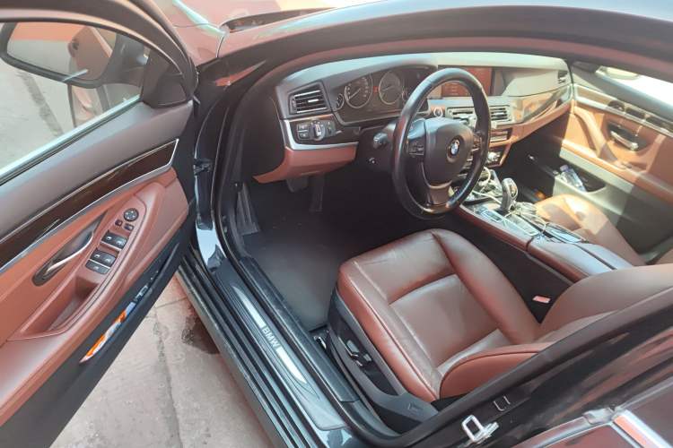 Used BMW 5 Series 2013 535i Sport Edition Driver Seat