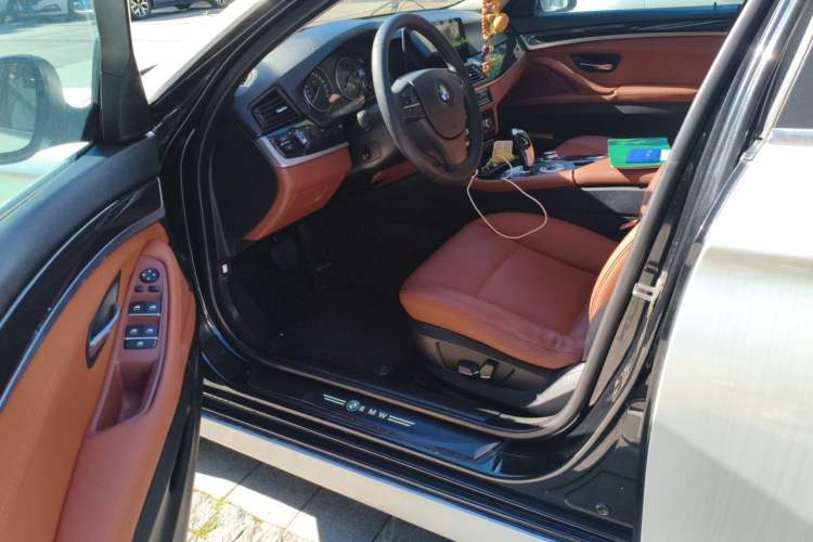 Used BMW 5 Series 2013 520i Elegant Edition Driver Seat